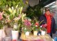Giorgio e il suo banco di fiori al mercato San Lorenzo