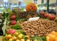Banco di frutta e verdura allestito per Halloween al mercato Tuscolano III al Quadraro